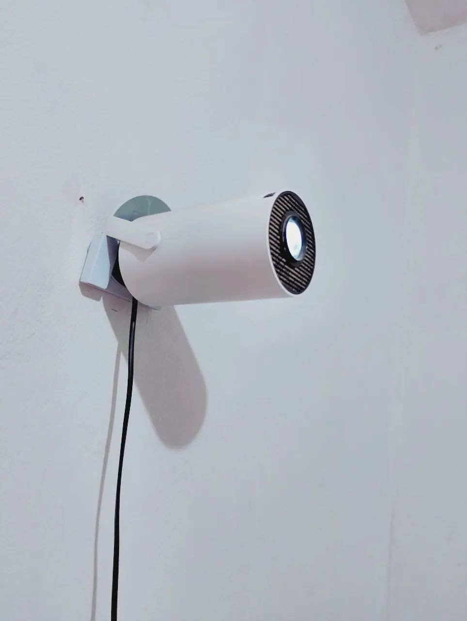 Vendo projetor novo,com lona e controle incluso - Foto 2