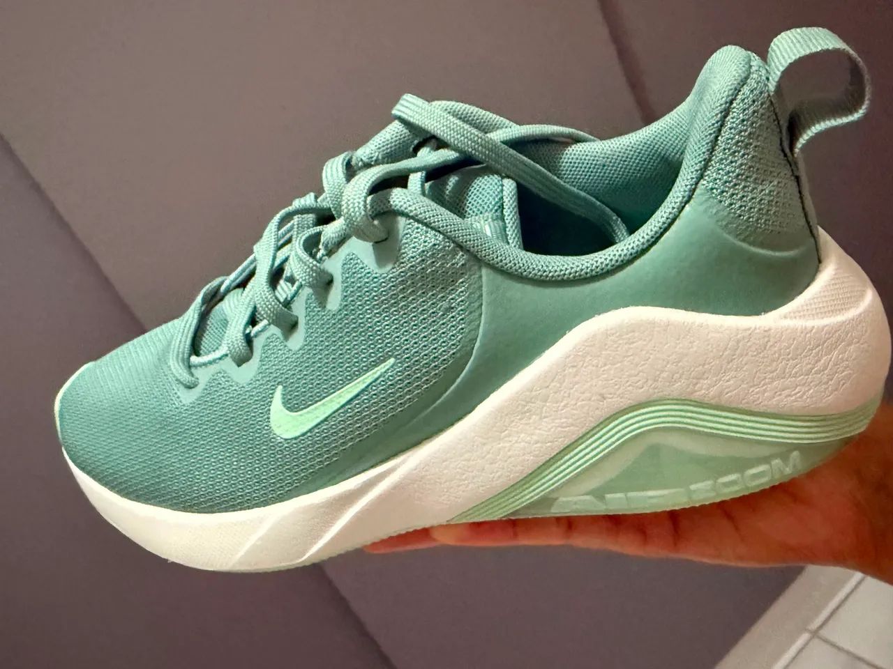 Tênis Nike feminino.