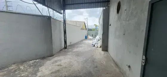 GALPÃO COM 800M2 DE ÁREA TOTAL NA COSME FERREIRA/TIRADENTES