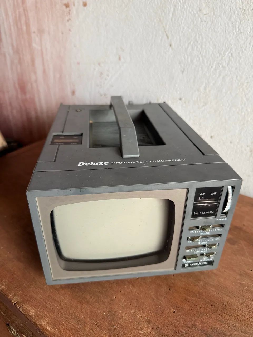 Mini tv retrô broksonic antiga ( sem teste) sem garantia  - Foto 2