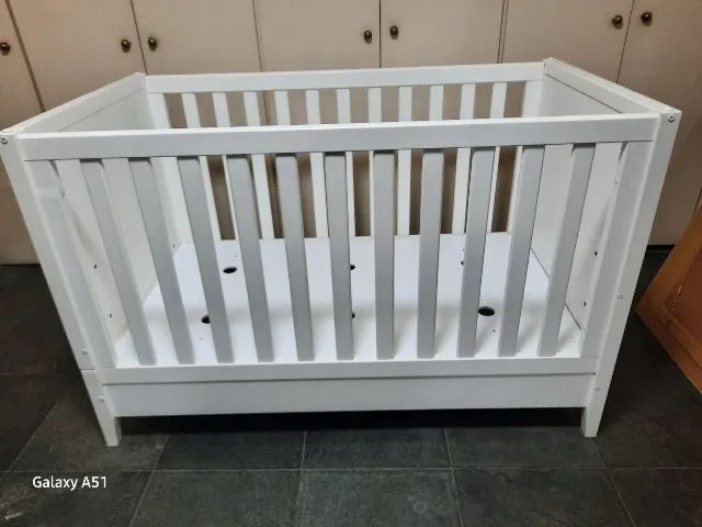 Berço Americano, transforma-se em mini cama, acompanha colchão