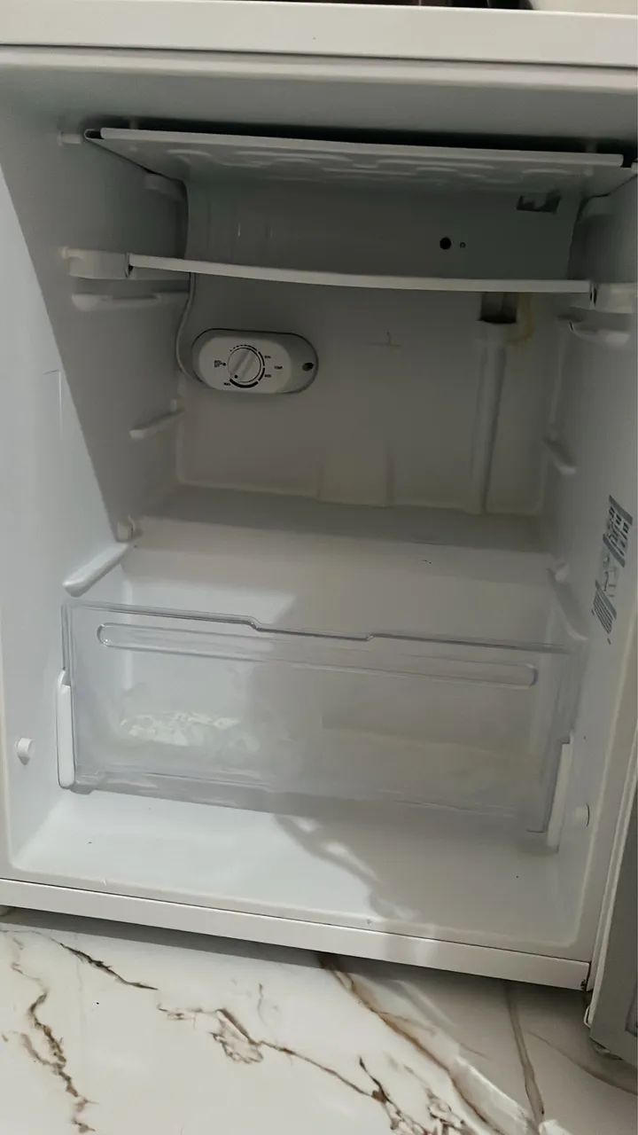 Frigobar Eletrolux 79l