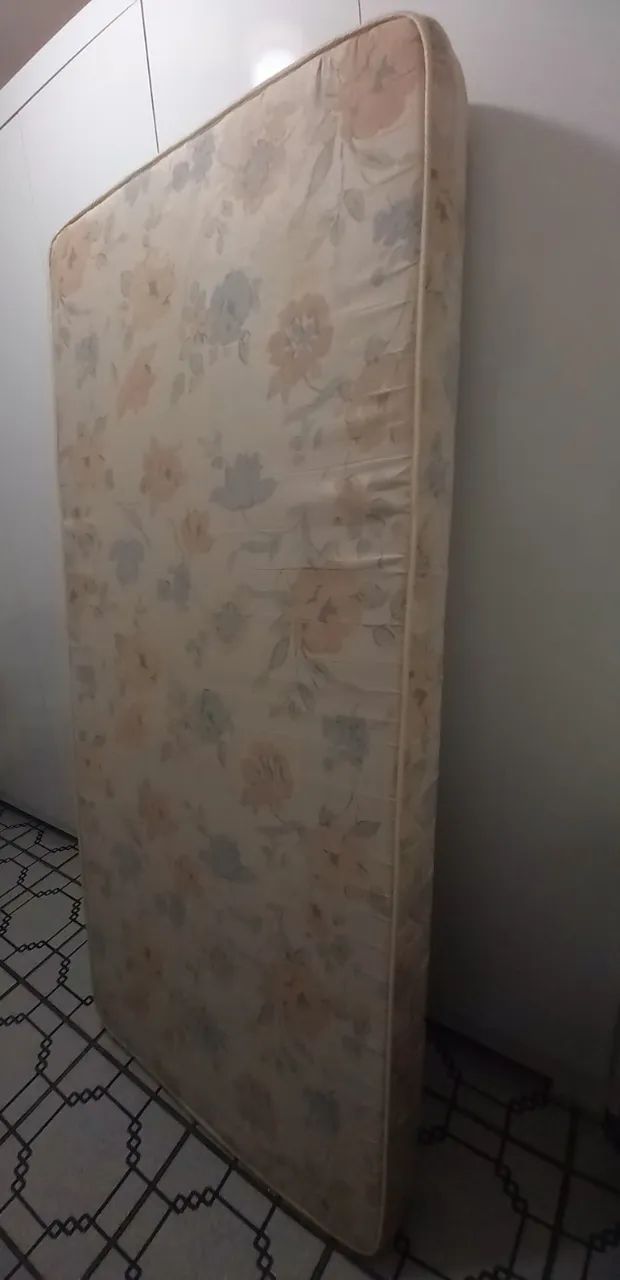 Vendo colchão de Solteiro em ótimo estado de preservação *