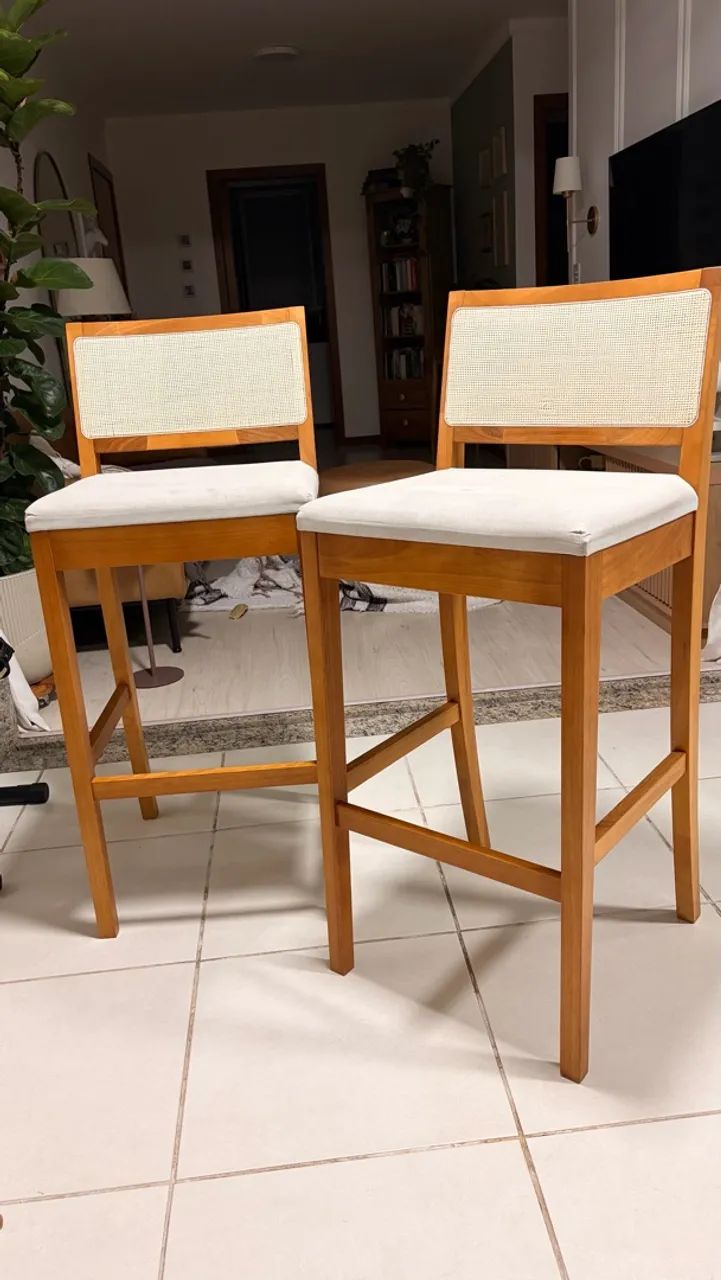 2 Banquetas Altas com Encosto