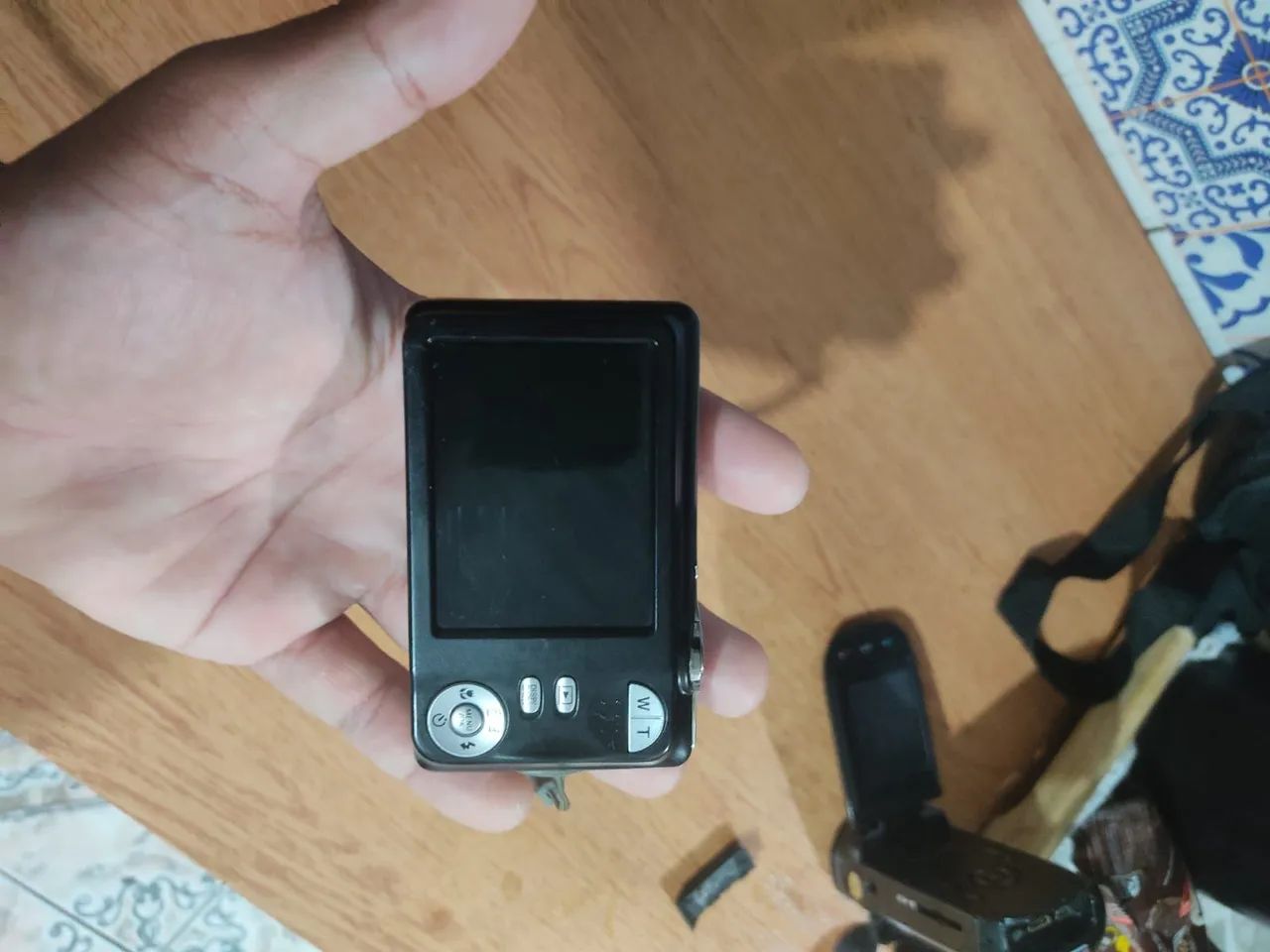 VENDE-SE CÂMERA FUJIFILM 16 MEGA PIXELS - Câmeras e Filmadoras