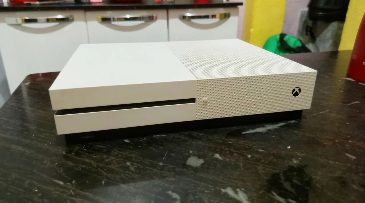 Xbox One S + 2 Controles 