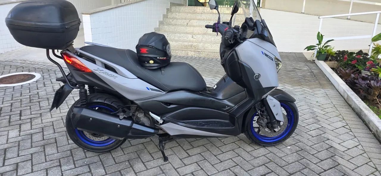 Xmax muito nova de coroa