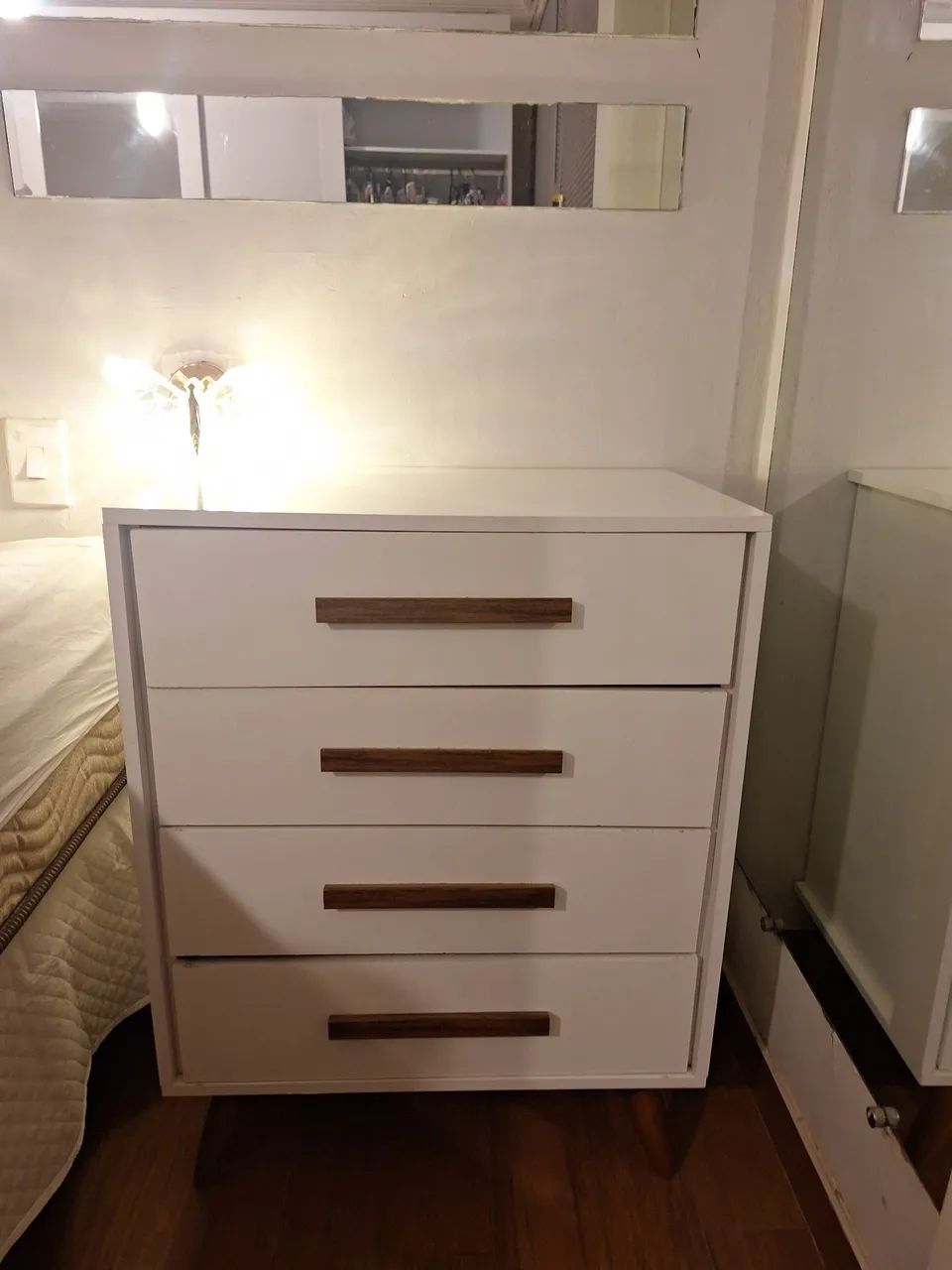 Cômoda 4 gavetas