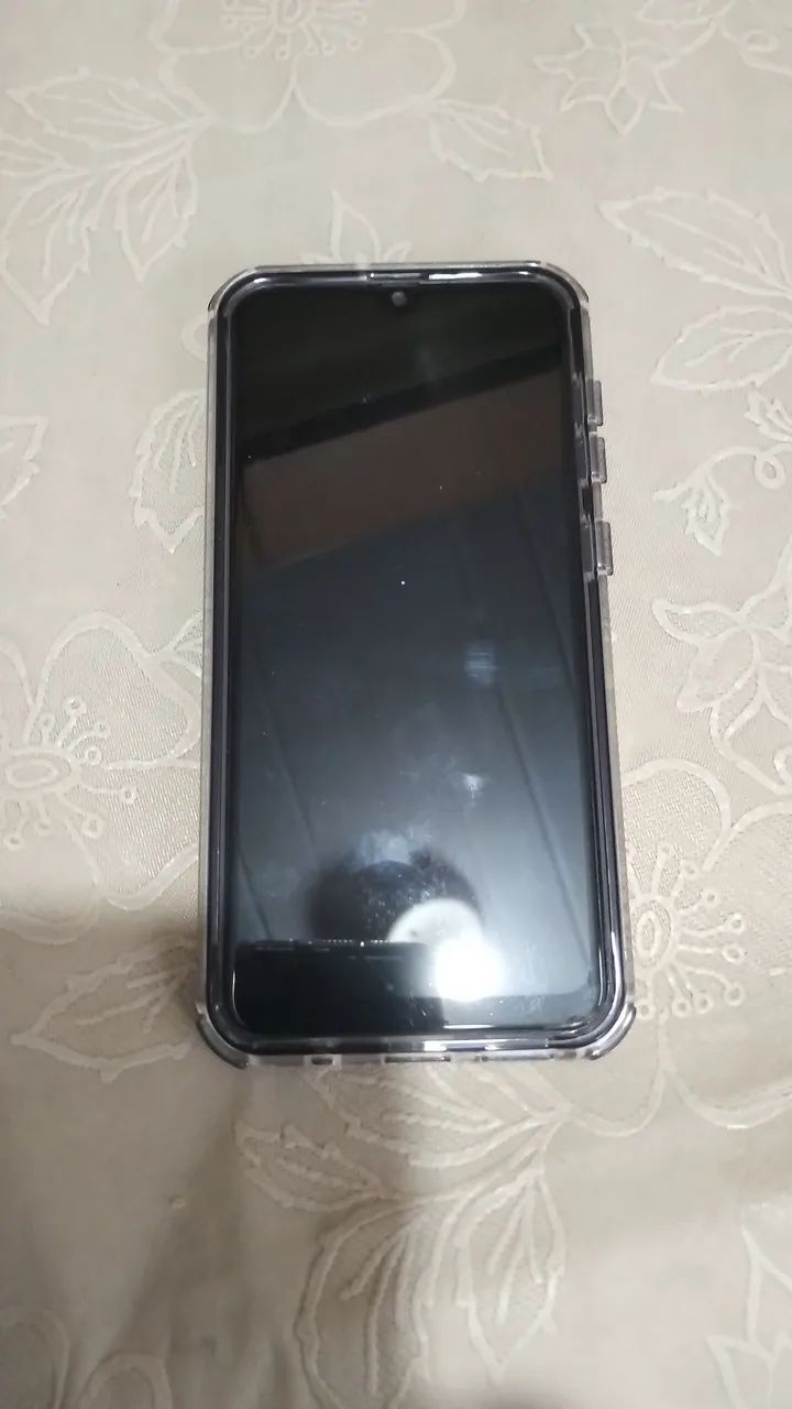 Vendo celular A30 Samsung inteiro e com procedência de uso próprio.