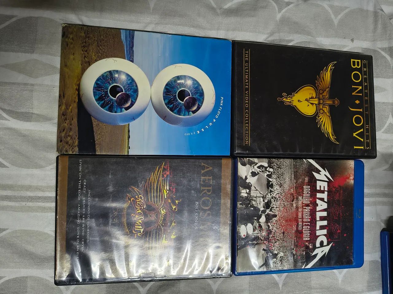 Coleção de 67 DVD e 17 Blu Ray de rock com aparelho Philips  - Foto 2