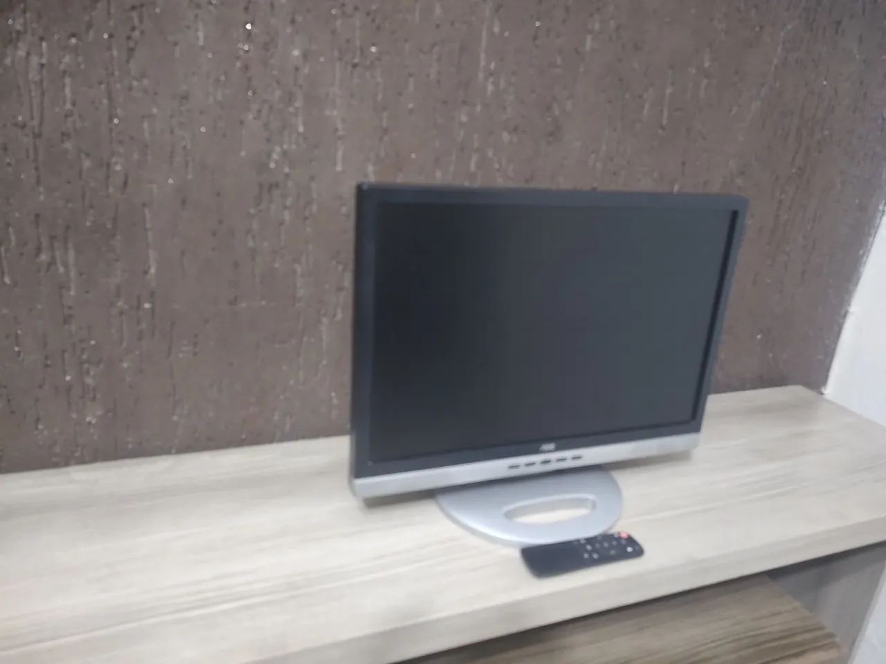 Monitor com DVI E GVA e com entrada e saída de Som 19 Polegadas Modelo AOC 19 Polegadas 