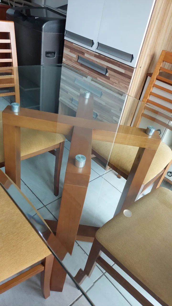 Mesa com 4 cadeiras madeira maciça  - Foto 2