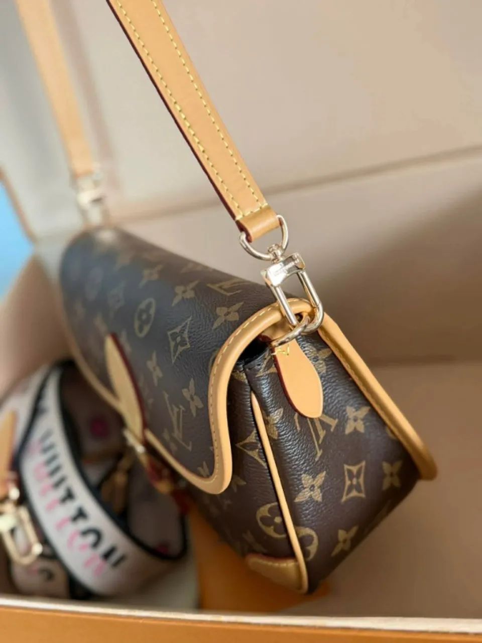 Bolsa Louis Vuitton Diane - Foto 3