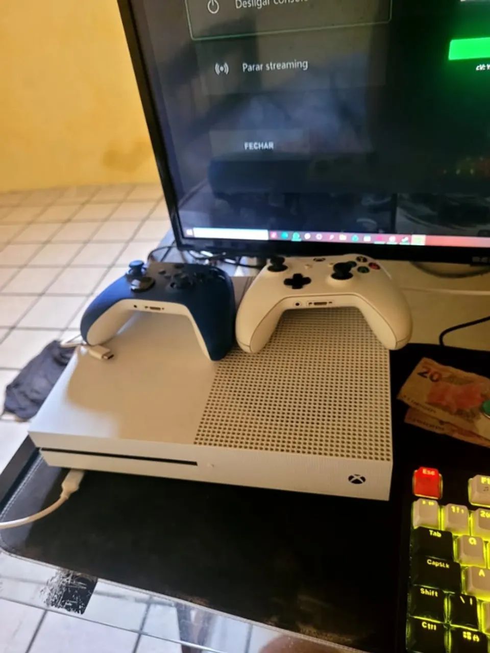 Xbox One S 1 Tera 2 controles "TROCO EM BIKE OU PC"