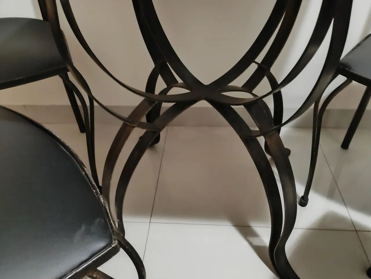 Mesa e aparador em ferro maciço. R$ 600,00 - Foto 2