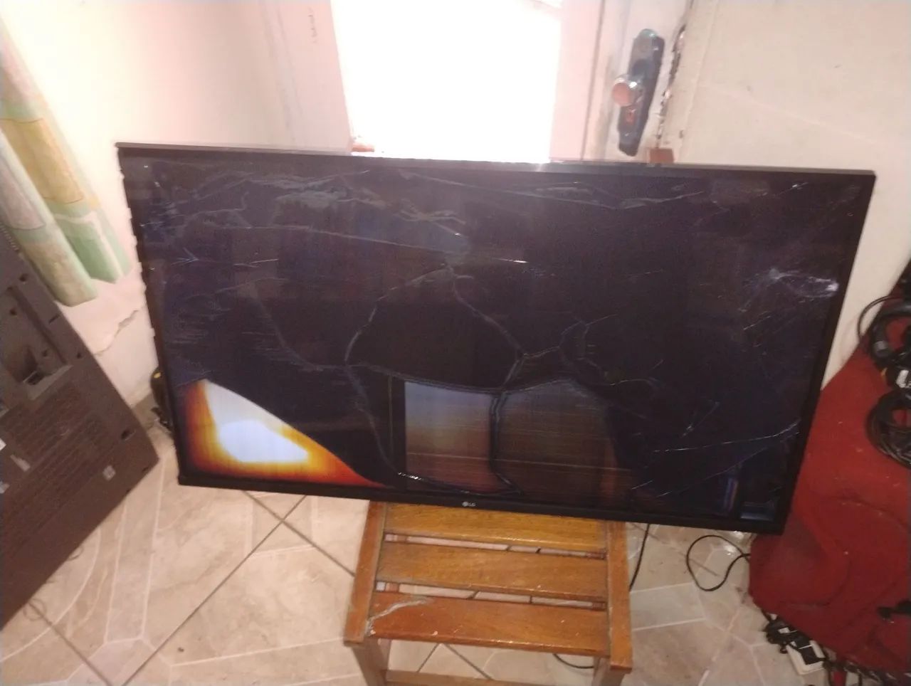 TV LED SMart LG 43 Polegadas Modelo 43UN7300PSC Tela Quebrada Ligando - Foto 5