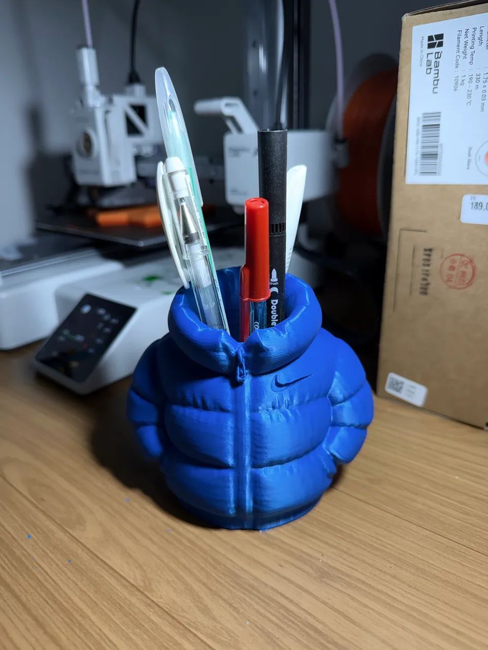 ボブ Porta lápis jaqueta puf impresso 3D Nike - Periféricos e