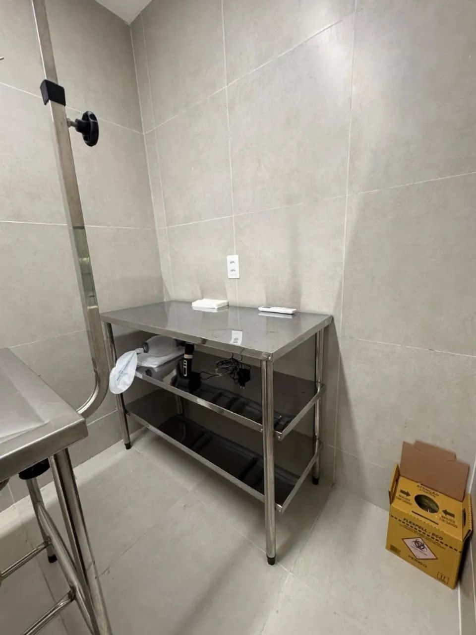 Mesa auxiliar de inox -
