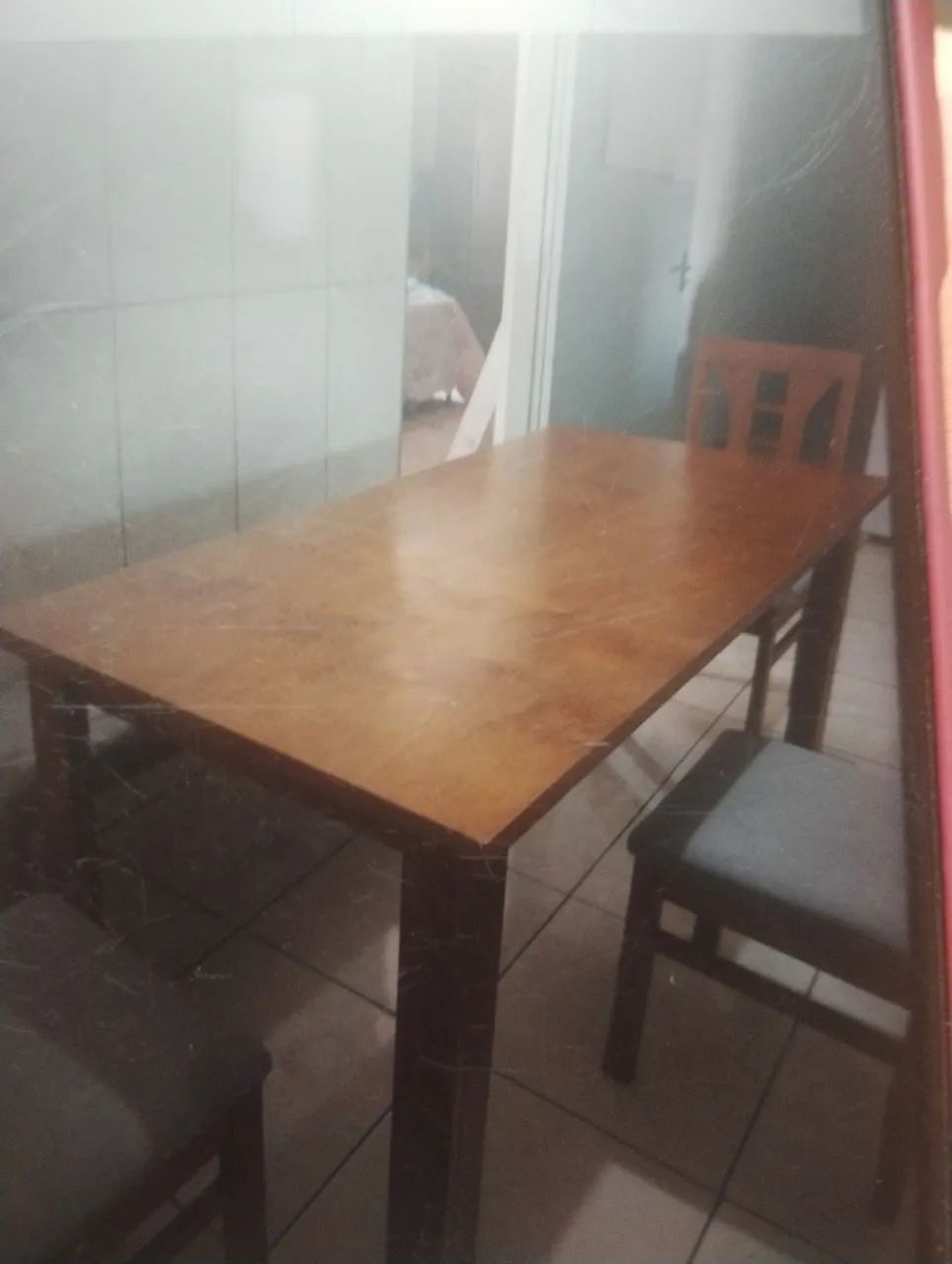 Mesa de madeira semi nova - Foto 3