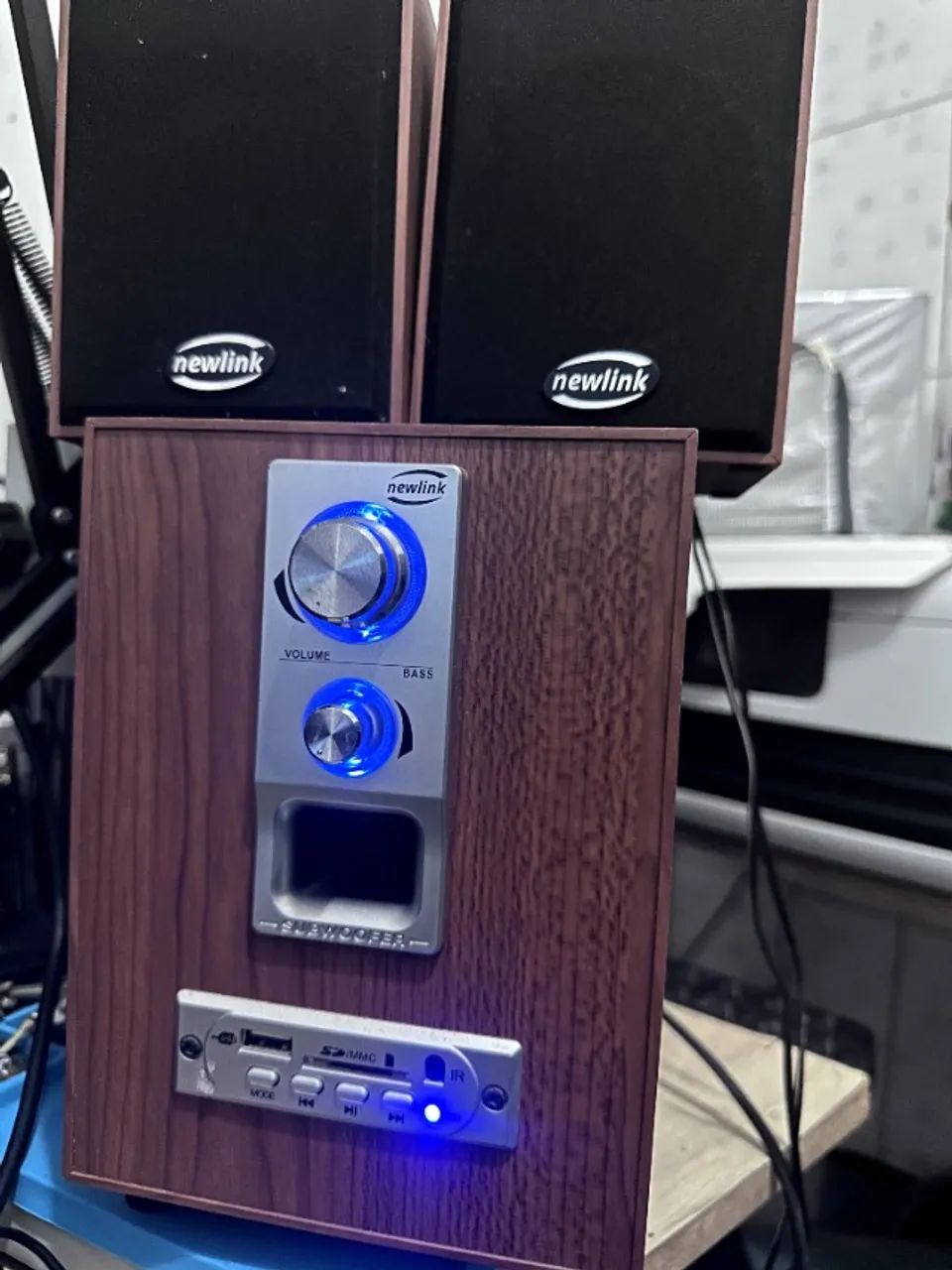 Caixa de Som 2.1 Speaker Wood Bluetooth / USB / SD / Auxiliar - Acabamento em Madeira