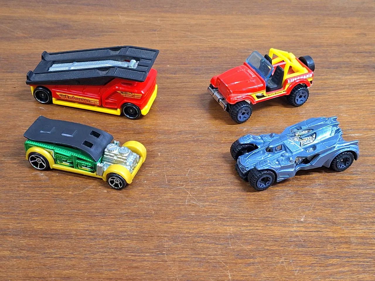 Lote com 24 Carrinhos Hot Wheels - Foto 4