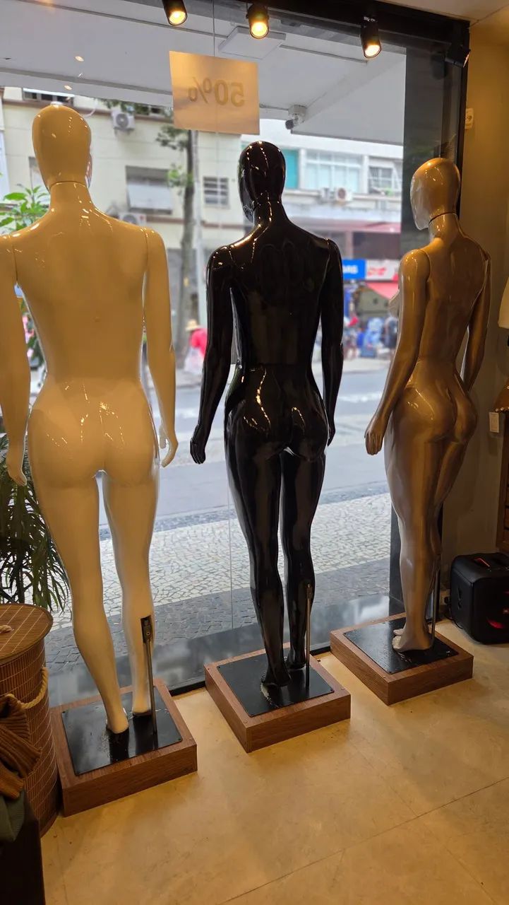  manequins, cestos organizadores, cabides - Foto 2
