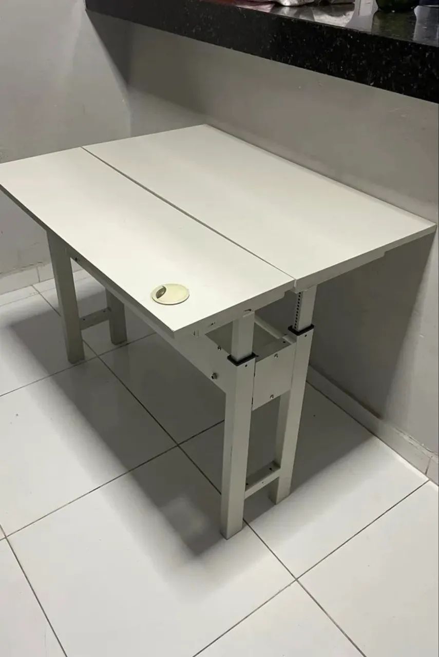 Mesa de altura ajustável 