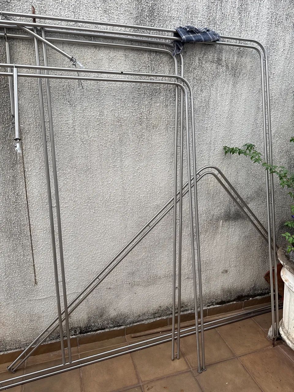 Vendo 5 araras de inox  - Foto 2
