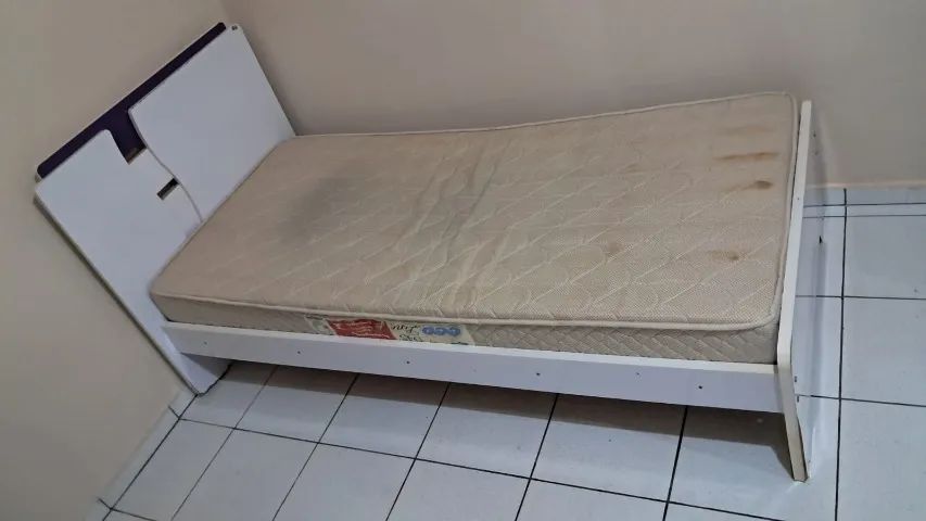 Duas camas de solteiro com colchões - Foto 3