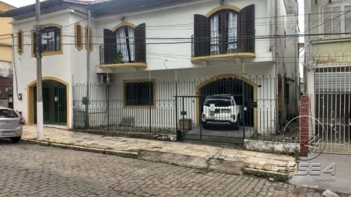 CASA LOCALIZADA NO CENTRO DE RESENDE