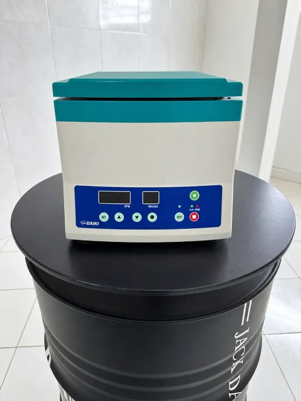 Centrífuga compacta Daiki / Ionlab