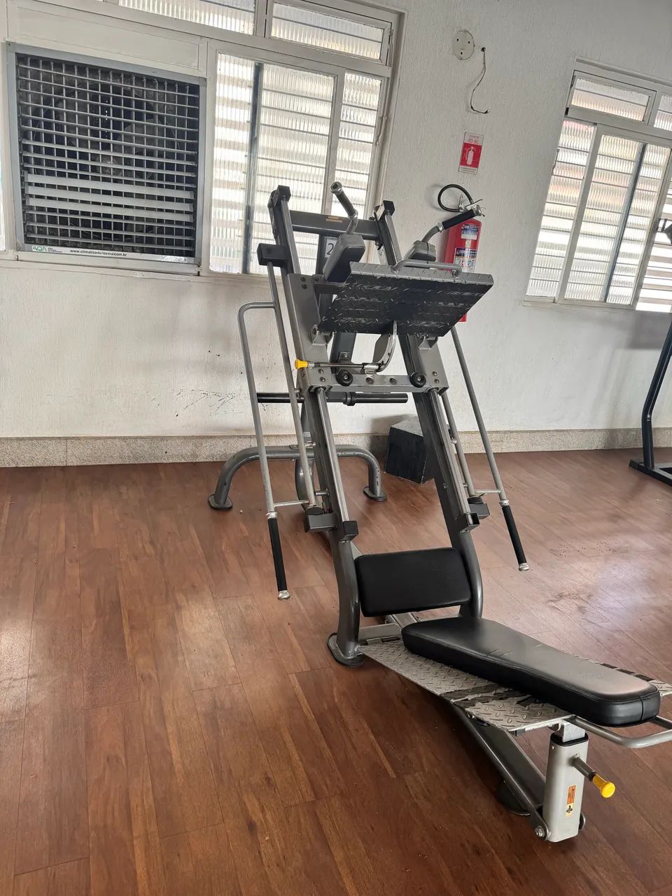 Hack Agachamento e Leg Press 45 Body Solid - Foto 3