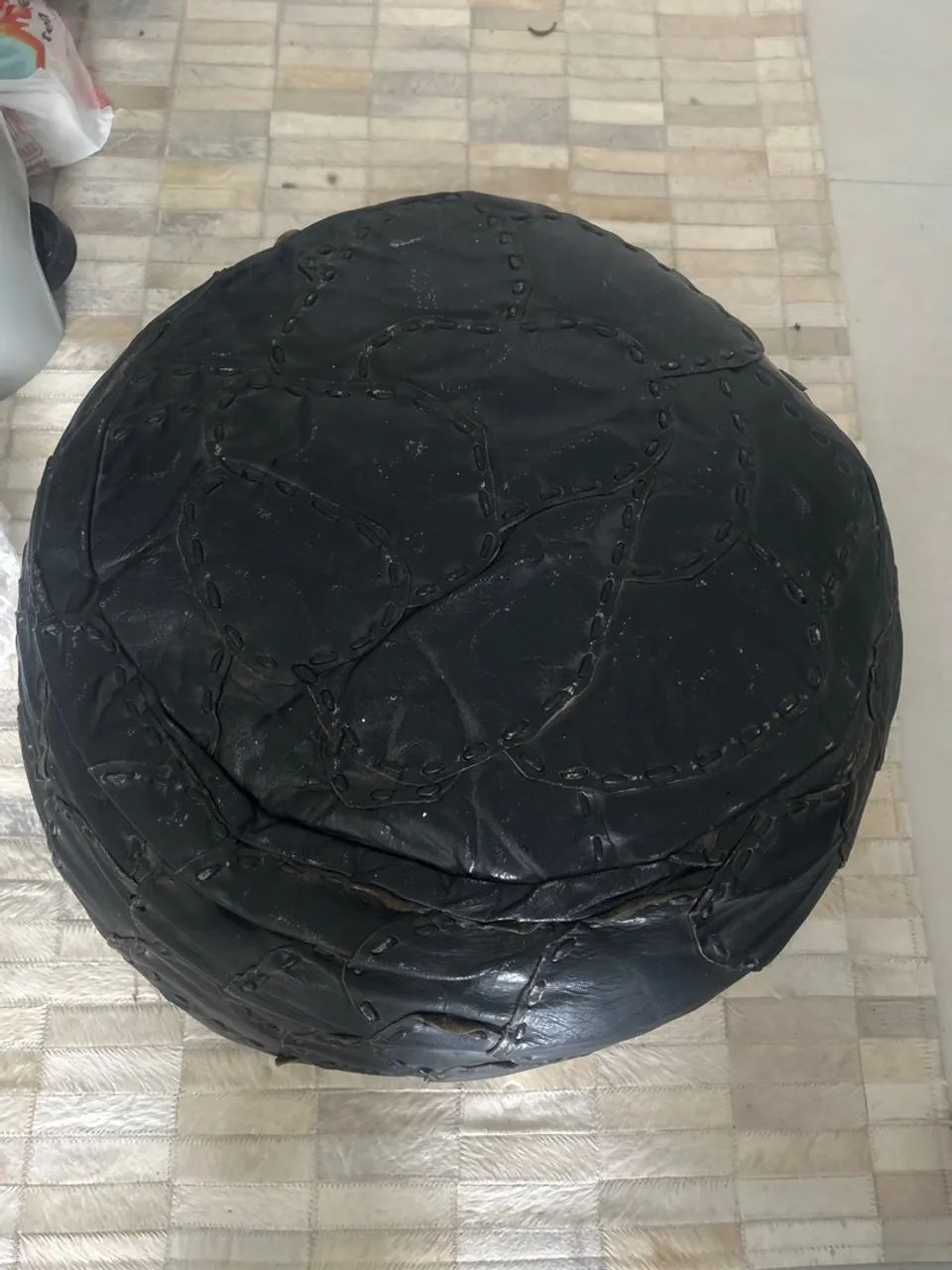 Puf de couro preto