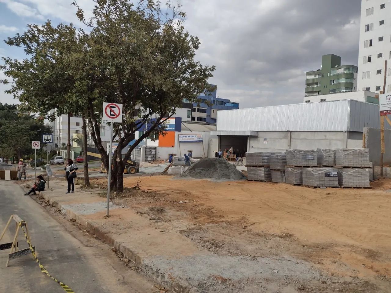 GALPAO DE 300M² NO BAIRRO CASTELO