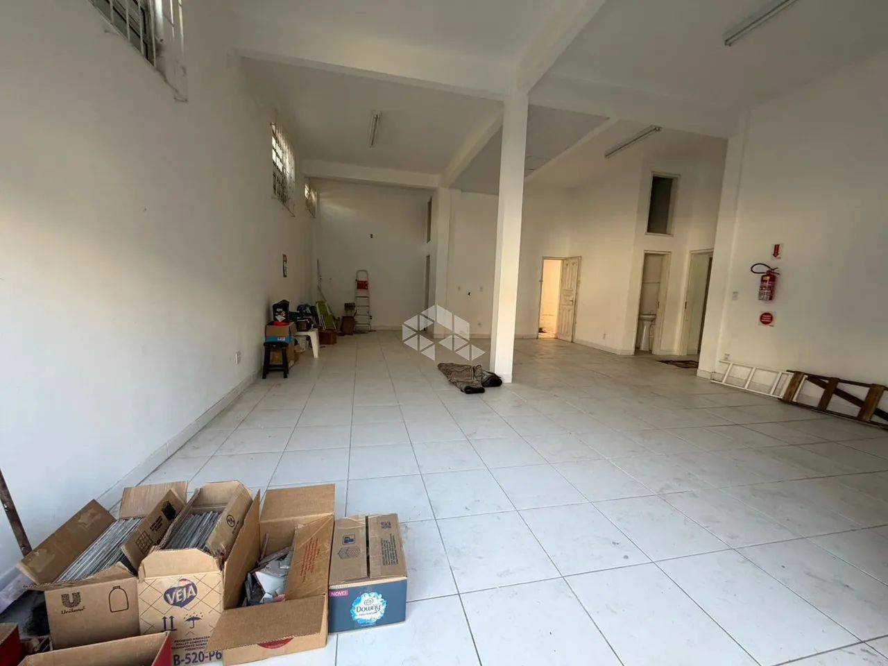 LOJAS COMERCIAIS INTEGRADAS À VENDA EM BARREIROS, SÃO JOSÉ - 120 m² PRIVATIVOS E PÁTIO NOS - Foto 3