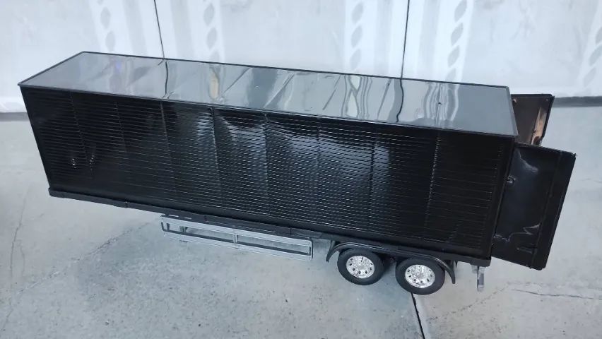  Caminhão Iveco preto