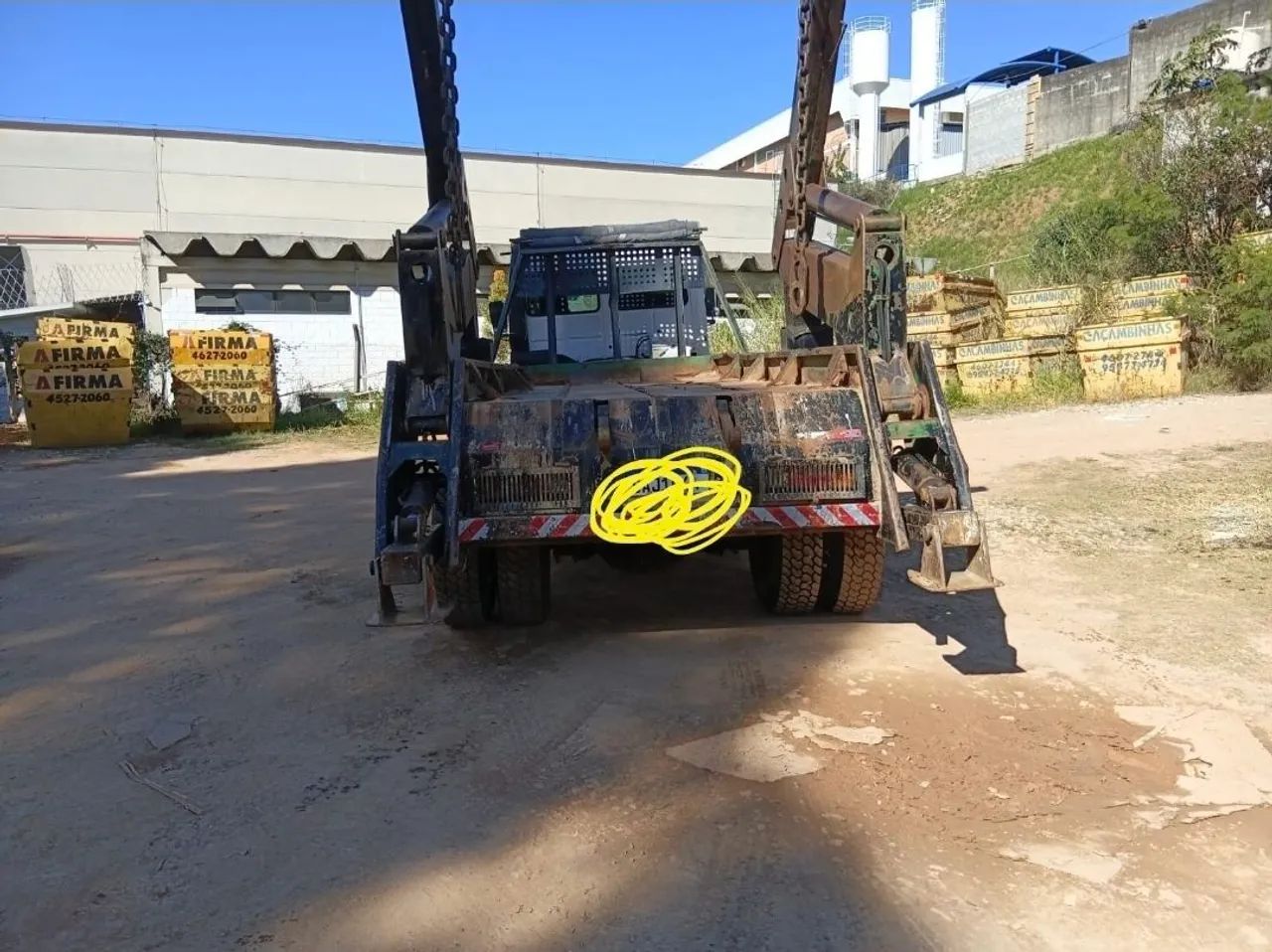 Vende se caminhão com poliguindaste 