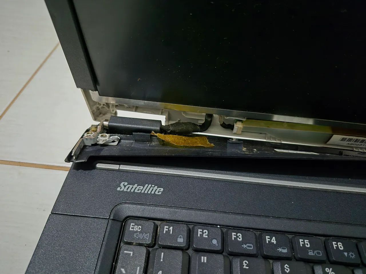 Notebook com defeito para uso de peças 