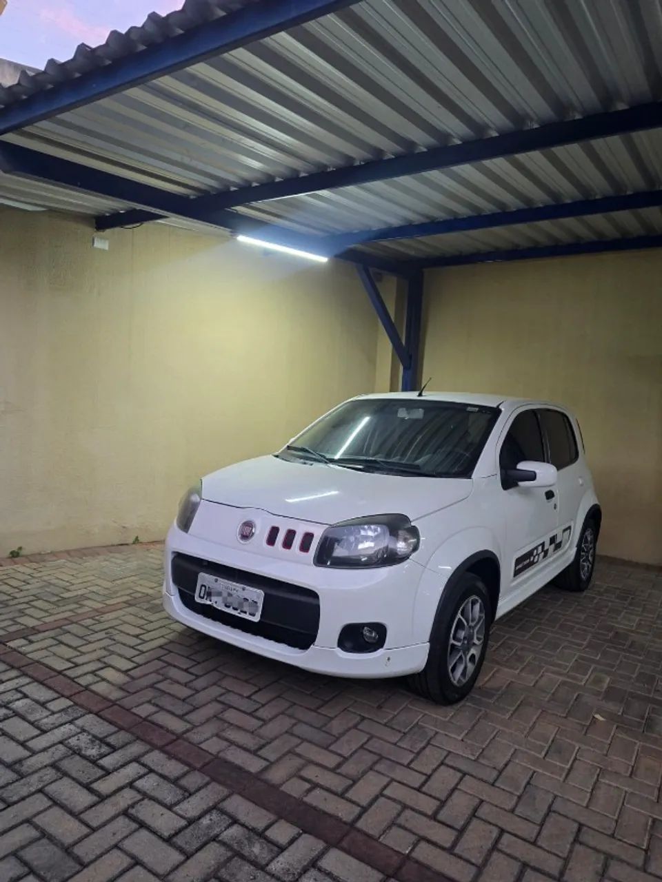 Fiat Uno Sporting 1.4 EVO Fire Flex 8V 4P 2014
