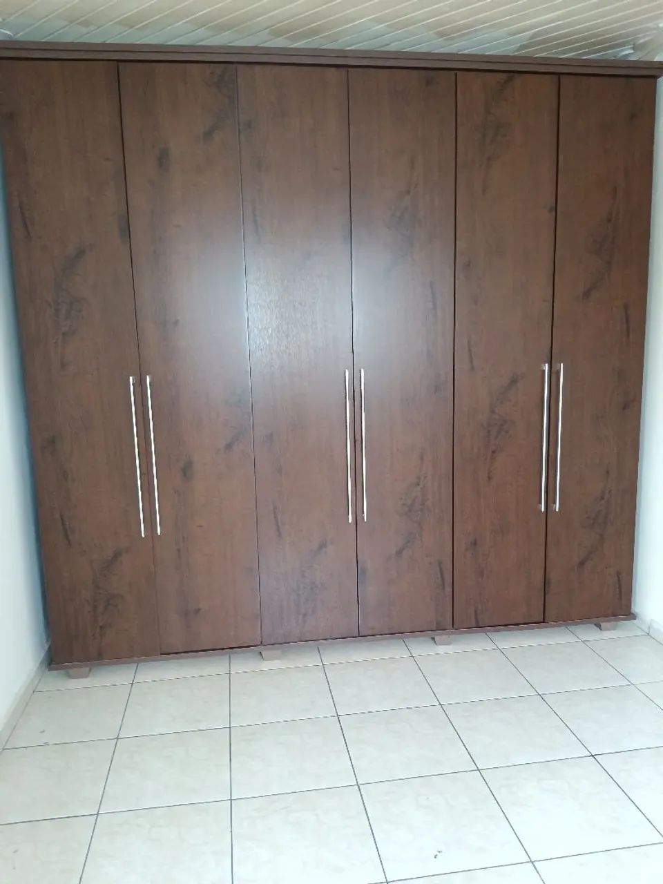 (1.500.00 reais)inteirissimo lindo guardaroupa casal madeira 2.50x260 casal madeira - Foto 4