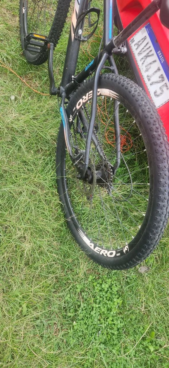 Bicicleta  aro 29 semi nova - Foto 4