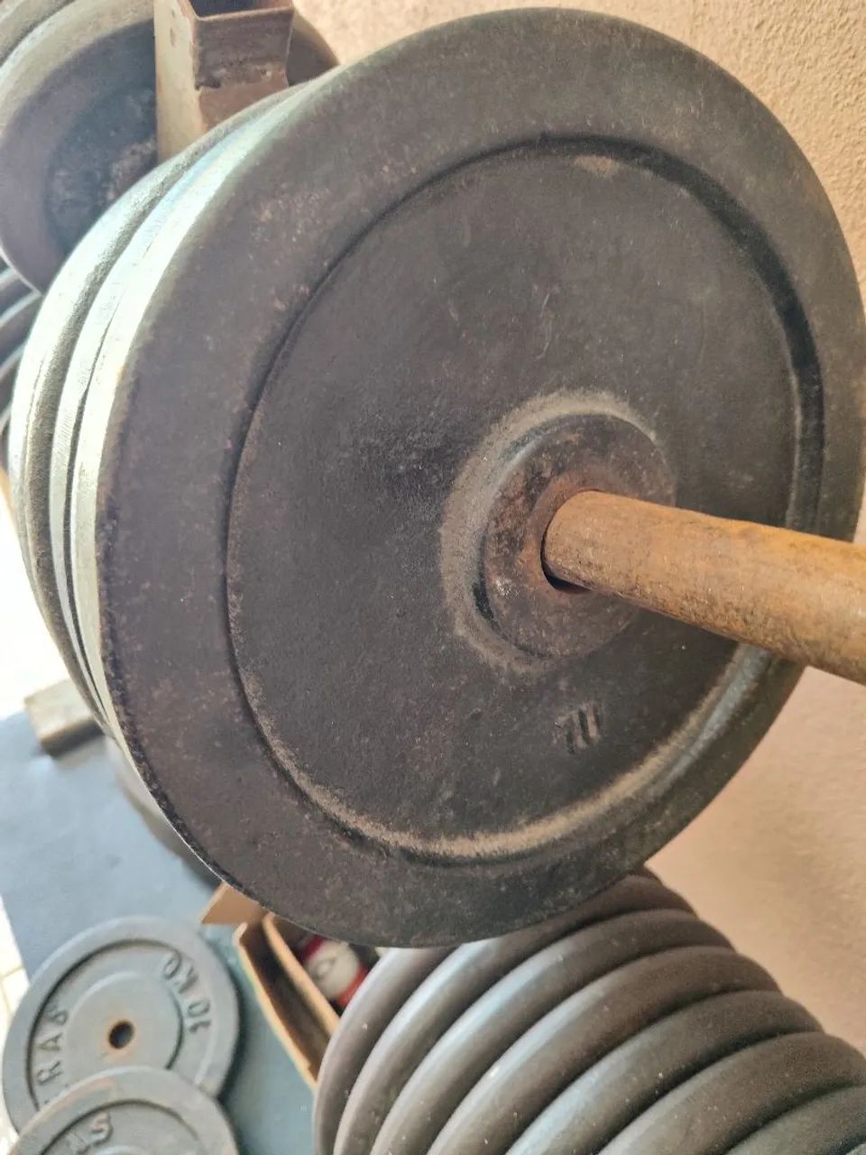 Anilhas de ferro 10kg 70 reais cada  - Foto 4