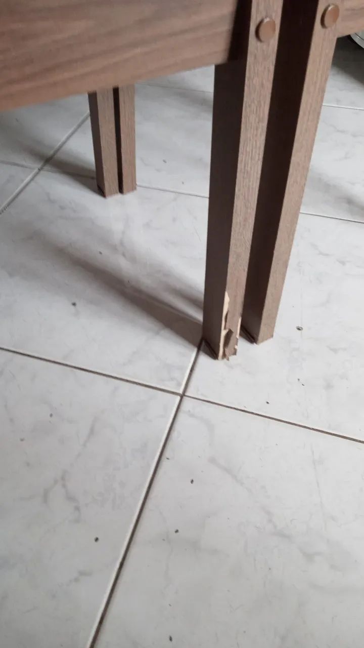 Cadeiras com pequena avaria  - Foto 2