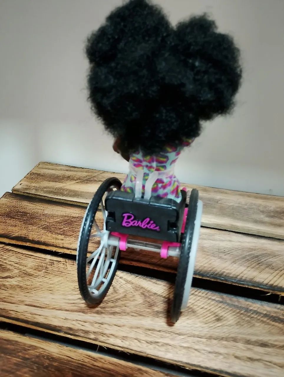 Barbie Negra Cadeira de Roda - Foto 4