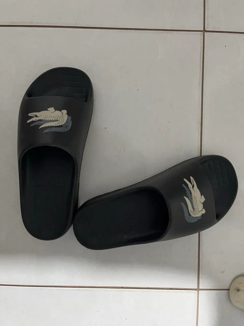 Chinelo slide Lacoste 