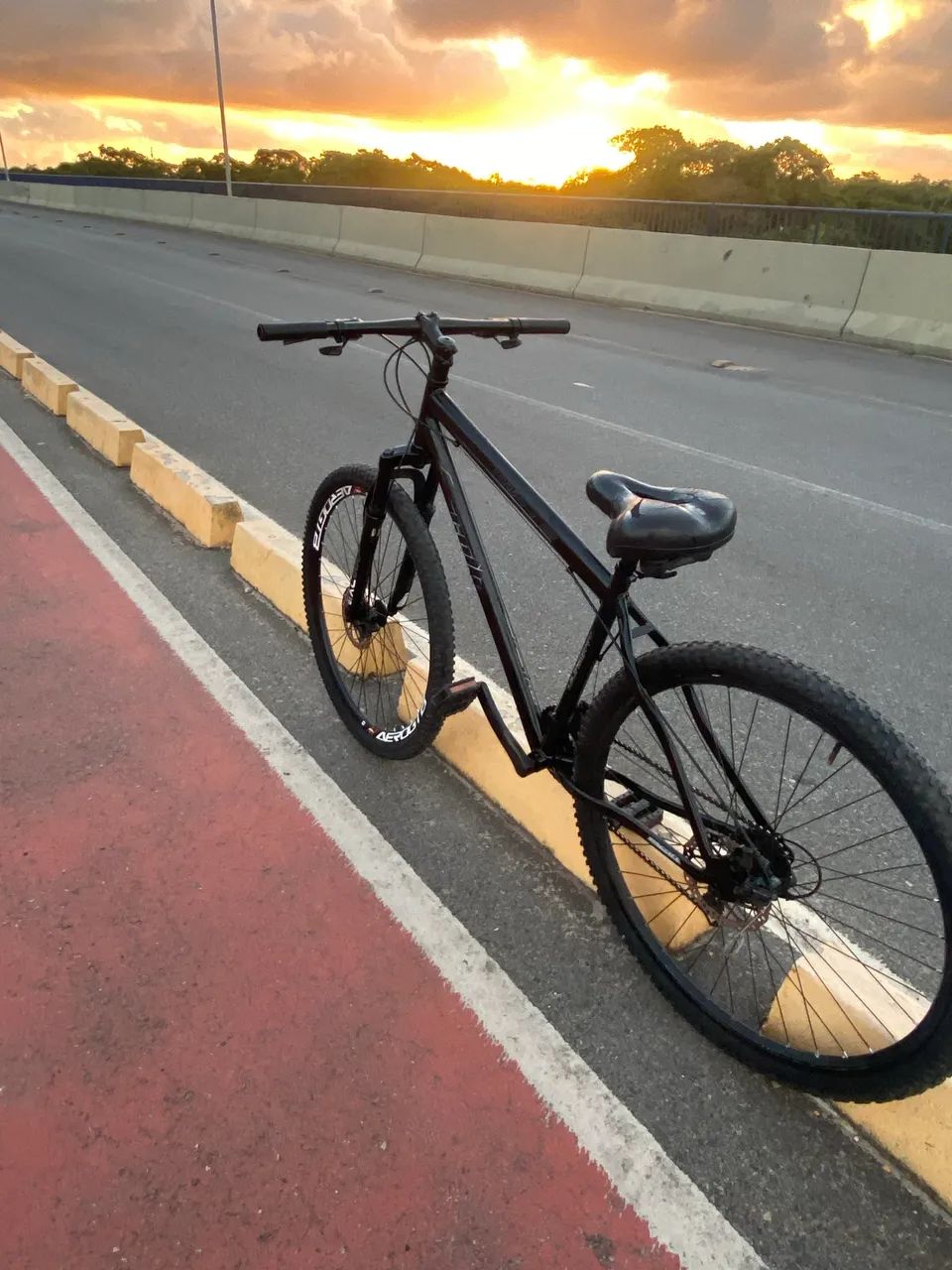 Bicicleta aro 29 em ótimo estado - Foto 4