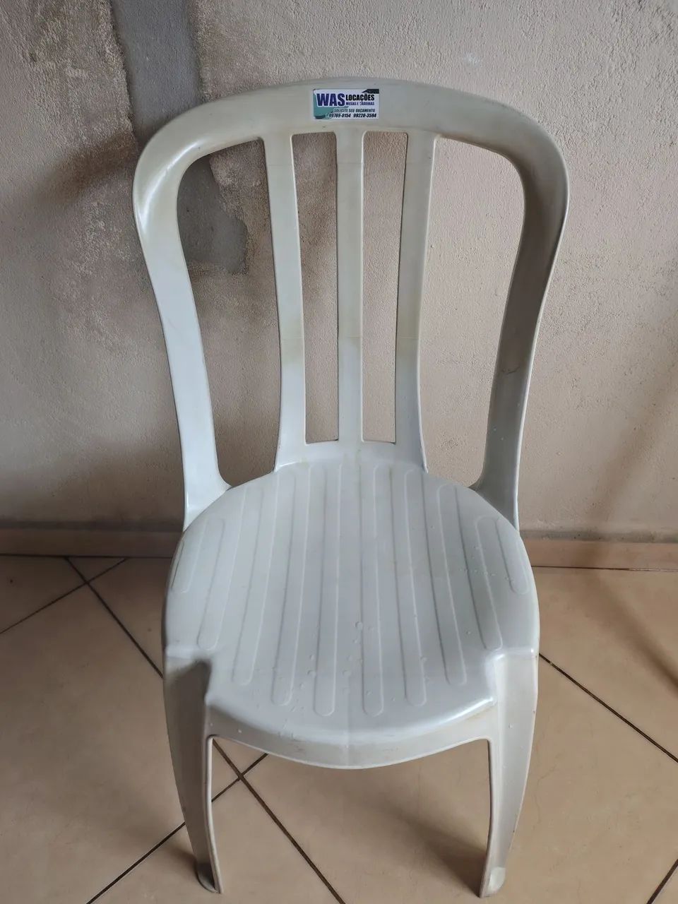 Cadeiras de plástico 