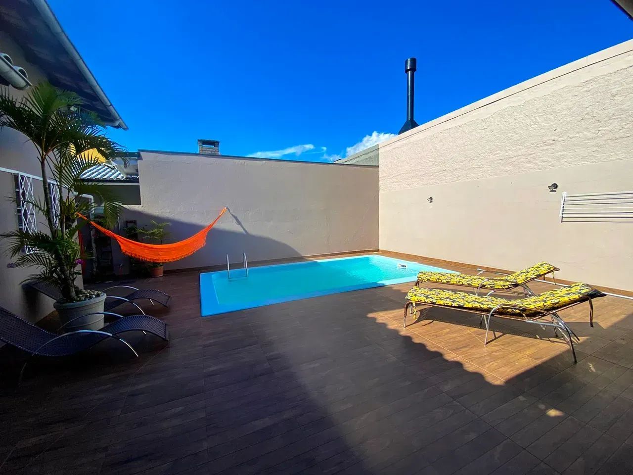 Casa com 360 m², 5 dormitórios, 3 suítes no Santa Mônica em Florianópolis