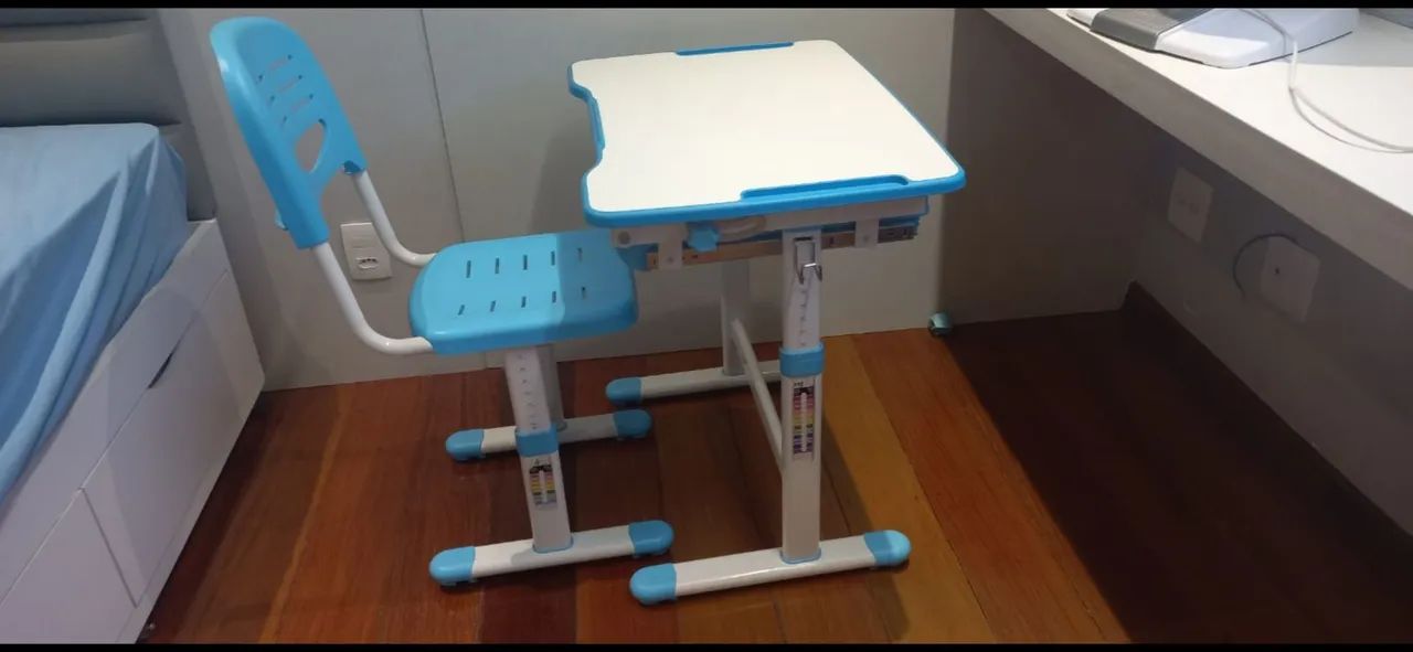 Mesa de estudo infantil ELG