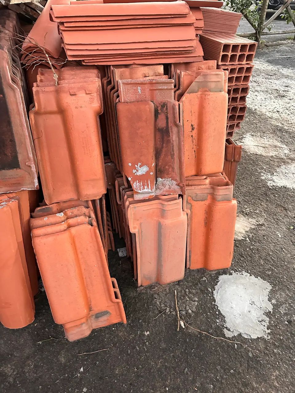 Vendo telhas cerâmica capa e bica - Foto 3